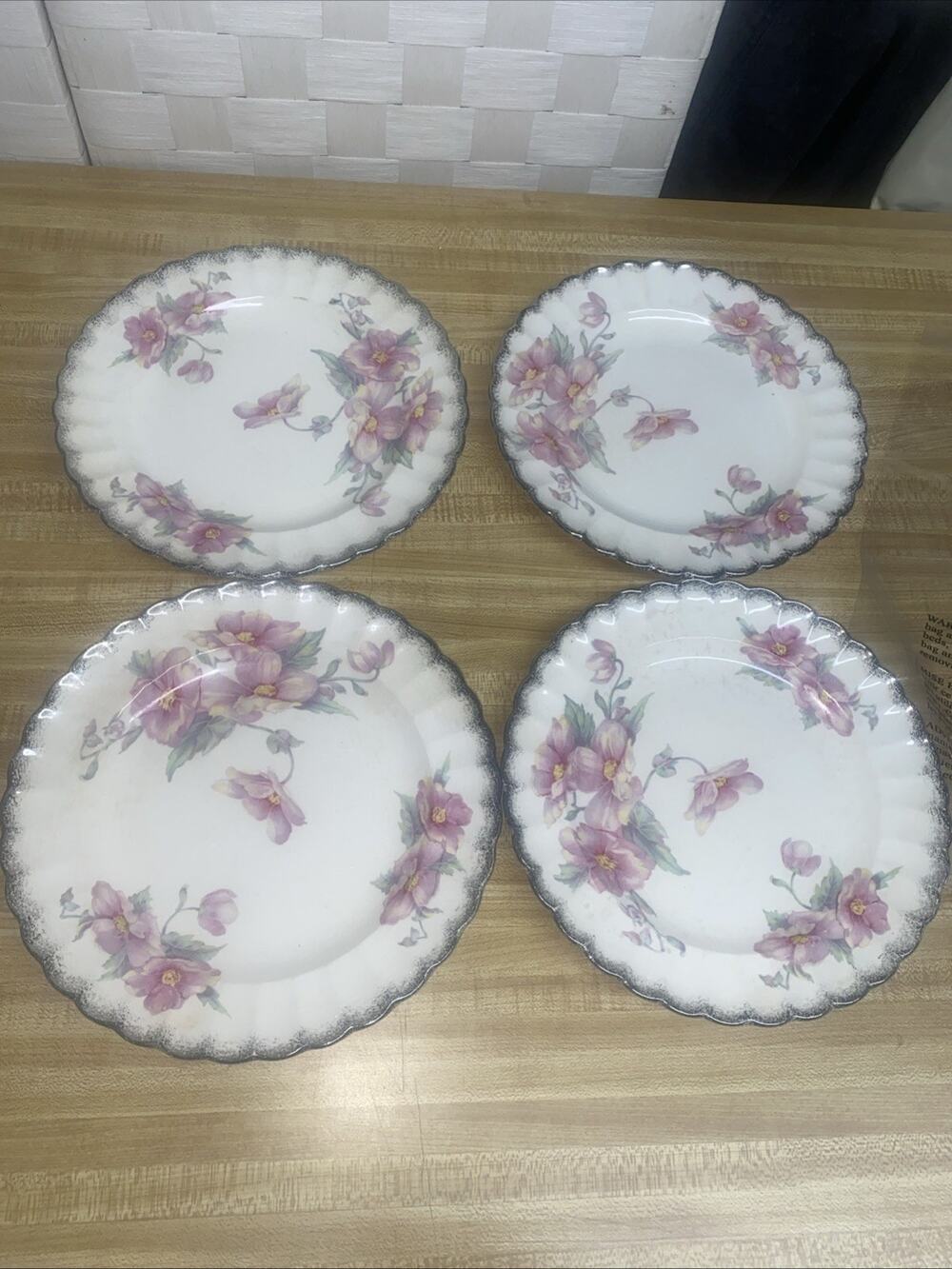 Set Of 4 9.25” Dinner Plates Ivory Porcelain By Sebring “Primrose” 22K Gold Trim